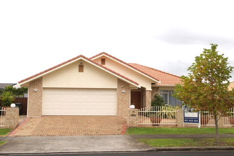 Photo of property in 14 Corta Bella Place, Golflands, Auckland, 2013