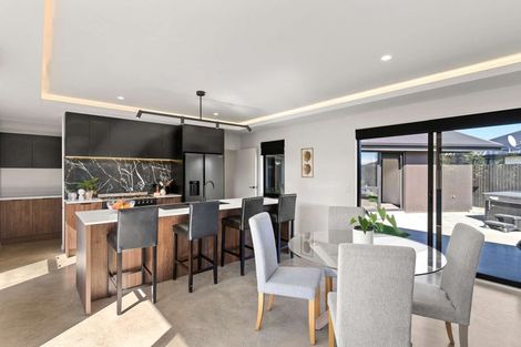 Photo of property in 15 Evelyn Crescent, Marshland, Christchurch, 8083