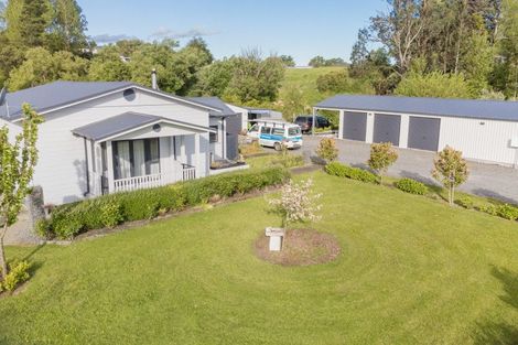 Photo of property in 100 Cole Street, Dannevirke, 4930