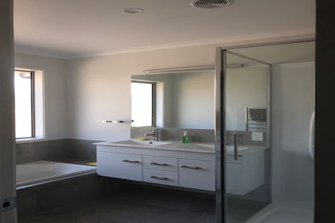 Photo of property in 21 Naeo Close, Papamoa Beach, Papamoa, 3118