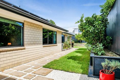 Photo of property in 28 Paynters Avenue, Strandon, New Plymouth, 4312