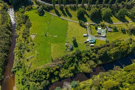 Photo of property in Ruatiti Cottage, 1693 Ruatiti Road, Ruatiti, Raetihi, 4696