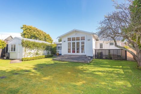 Photo of property in 18 Grey Street, College Estate, Whanganui, 4500