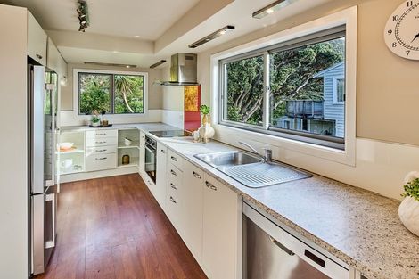 Photo of property in 83 Wellington Road, Paekakariki, 5034