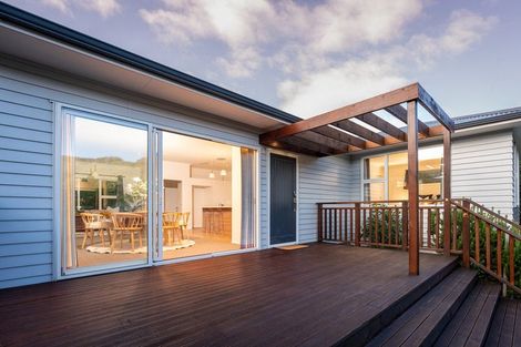 Photo of property in 13a Huia Street, Tawa, Wellington, 5028