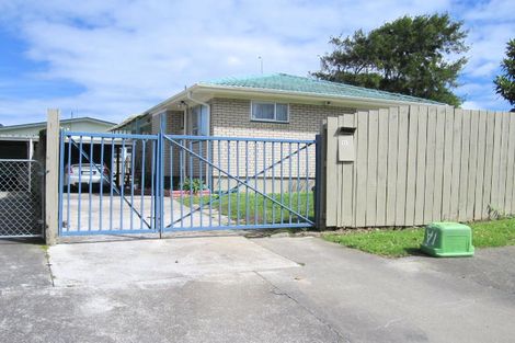 Photo of property in 2/1 Navigator Place, Papatoetoe, Auckland, 2025