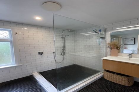 Photo of property in 96 Maupuia Road, Maupuia, Wellington, 6022