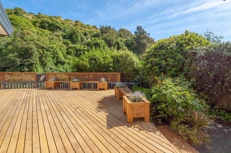 Photo of property in 212 Westchester Drive, Churton Park, Wellington, 6037