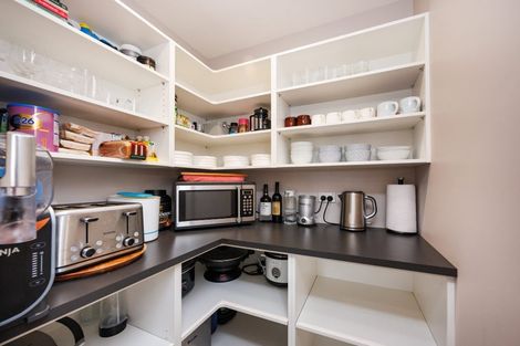 Photo of property in 4 Sardinia Grove, Fitzherbert, Palmerston North, 4410