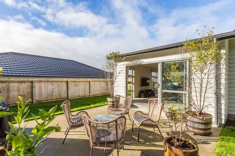 Photo of property in 14 Moonraker Place, Whitby, Porirua, 5024