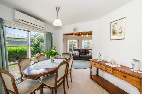 Photo of property in 20 Freyberg Crescent, Waikanae Beach, Waikanae, 5036