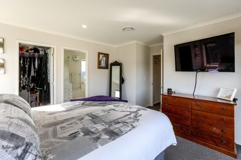 Photo of property in 122 Pohutukawa Place, Waiwhakaiho, New Plymouth, 4312