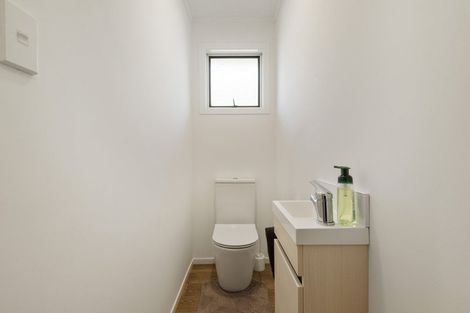 Photo of property in 31 Contessa Drive, Glenfield, Auckland, 0629