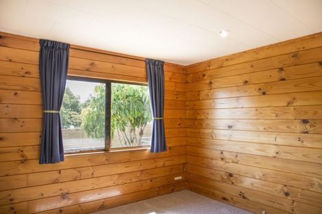 Photo of property in 2/98 Lake Road, Narrow Neck, Auckland, 0622