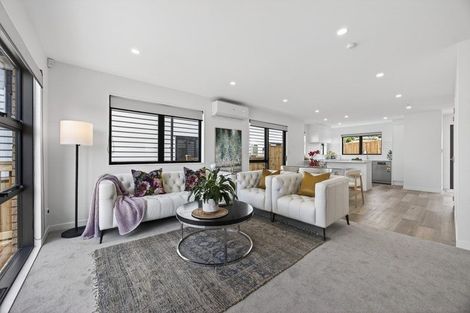 Photo of property in 6 Ballyalton Crescent, Flat Bush, 2019