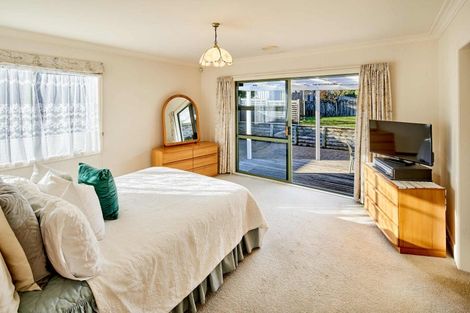 Photo of property in 11 Major Durie Place, Waikanae Beach, Waikanae, 5036