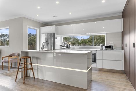 Photo of property in 11 Portland Drive, Mangorei, New Plymouth, 4312