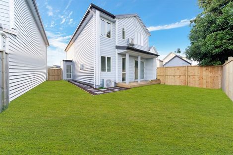 Photo of property in 25 Stitchbird Crescent, Papakura, 2110