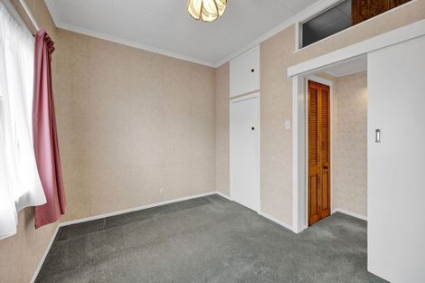 Photo of property in 81 Omata Road, Marfell, New Plymouth, 4310