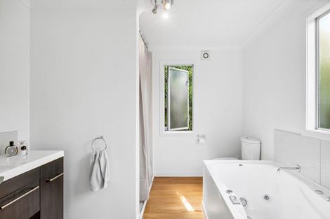 Photo of property in 117 Poplar Grove, Whalers Gate, New Plymouth, 4310