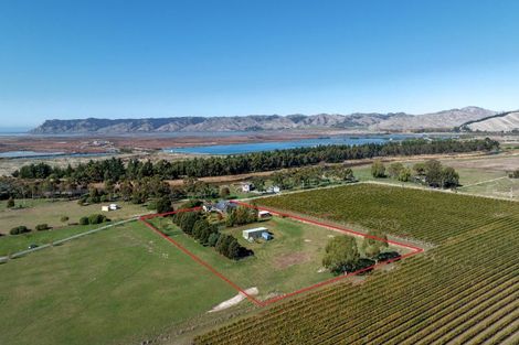 Photo of property in 737 Dillons Point Road, Dillons Point, Blenheim, 7273