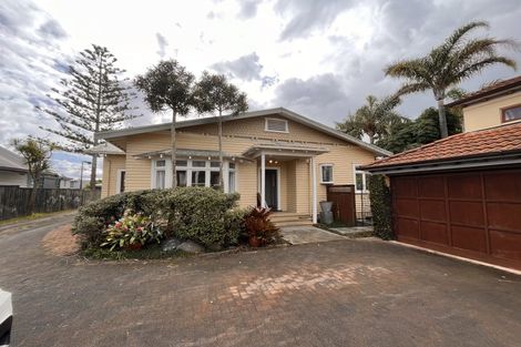Photo of property in 11 Norwood Road, Bayswater, Auckland, 0622