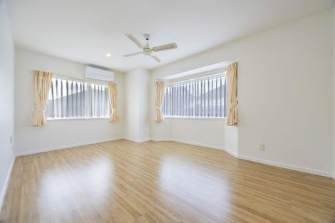 Photo of property in 21 Suncrest Drive, West Harbour, Auckland, 0618