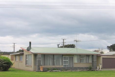 Photo of property in 1 Bond Street, Foxton Beach, Foxton, 4815