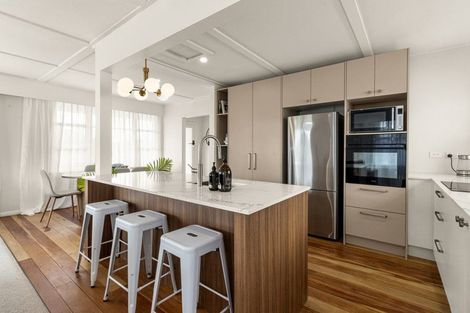 Photo of property in 1 Galt Street, Hawera, 4610