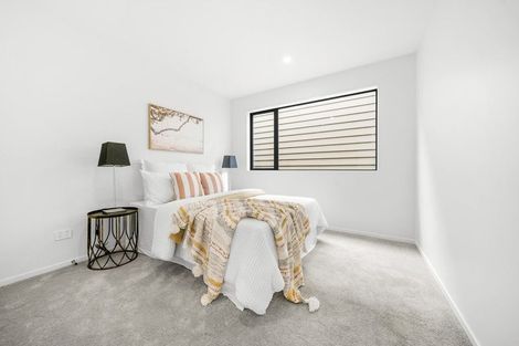 Photo of property in 102a Te Oneroa Way, Long Bay, Auckland, 0630