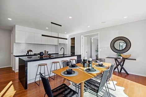 Photo of property in 11 Lewis Younie Road, Kumeu, 0810