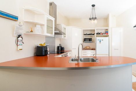 Photo of property in Endeavour Apartments, 10/125 Thorndon Quay, Pipitea, Wellington, 6011