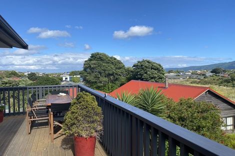 Photo of property in 69 Queens Road, Waikanae Beach, Waikanae, 5036