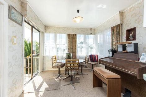 Photo of property in 61 Ennis Avenue, Pakuranga Heights, Auckland, 2010