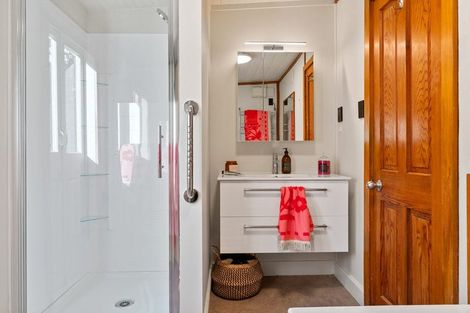 Photo of property in 10 Ferry Street, Seatoun, Wellington, 6022