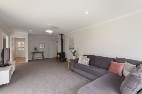 Photo of property in 46 Poto Road, Normandale, Lower Hutt, 5010