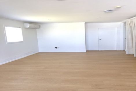 Photo of property in 1009 Whangaparaoa Road, Tindalls Beach, Whangaparaoa, 0930