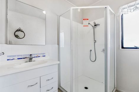 Photo of property in 2/23 Bernina Place, Weymouth, Auckland, 2103