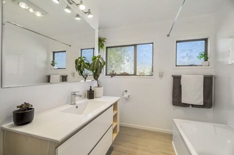 Photo of property in 13 Brandon Road, Manly, Whangaparaoa, 0930