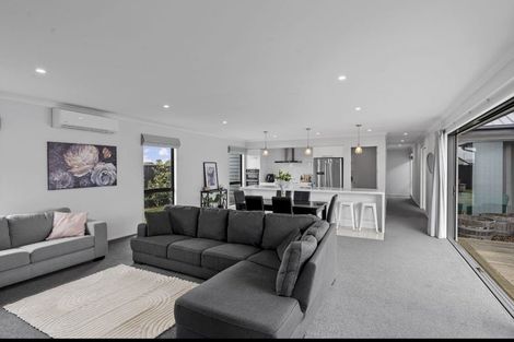 Photo of property in 129 Aviemore Drive, Highland Park, Auckland, 2010