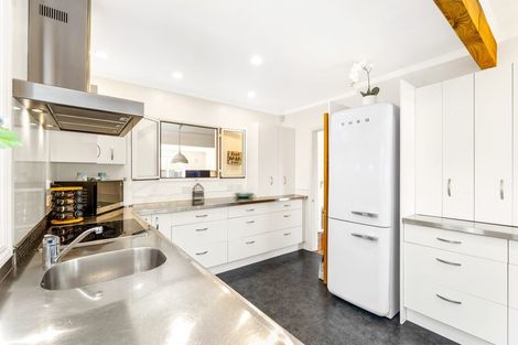 Photo of property in 9 Oak Street, Ebdentown, Upper Hutt, 5018