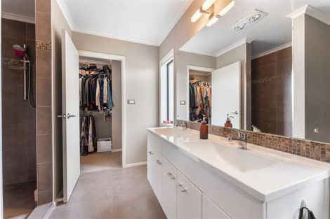 Photo of property in 17 Gavinike Place, Waimauku, 0812