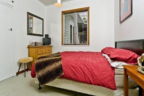 Photo of property in 255 Glenfield Road, Hillcrest, Auckland, 0627
