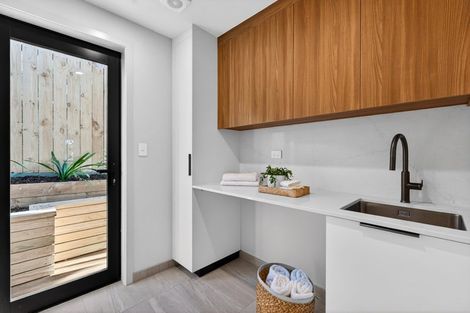 Photo of property in 1a Prestige Place, Castor Bay, Auckland, 0620