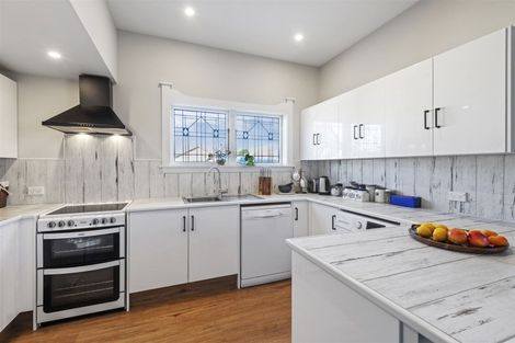 Photo of property in 82 Olliviers Road, Phillipstown, Christchurch, 8011