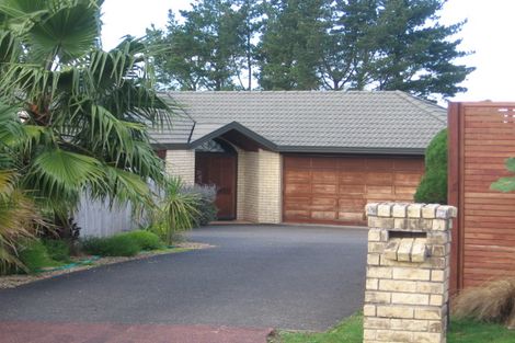 Photo of property in 15 Connemara Court, West Harbour, Auckland, 0618