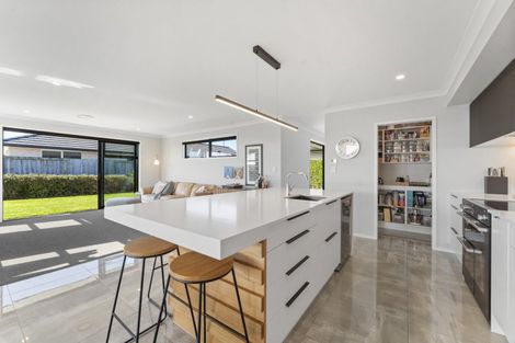 Photo of property in 17 Charlotte Drive, Omokoroa, 3114