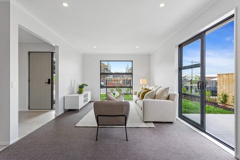 Photo of property in 27 Tiromoana Drive, Red Beach, 0932