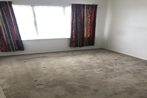 Photo of property in 100 Gossamer Drive, Pakuranga Heights, Auckland, 2010