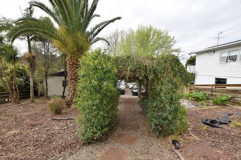 Photo of property in 21 Grassmere Road, Henderson Valley, Auckland, 0612